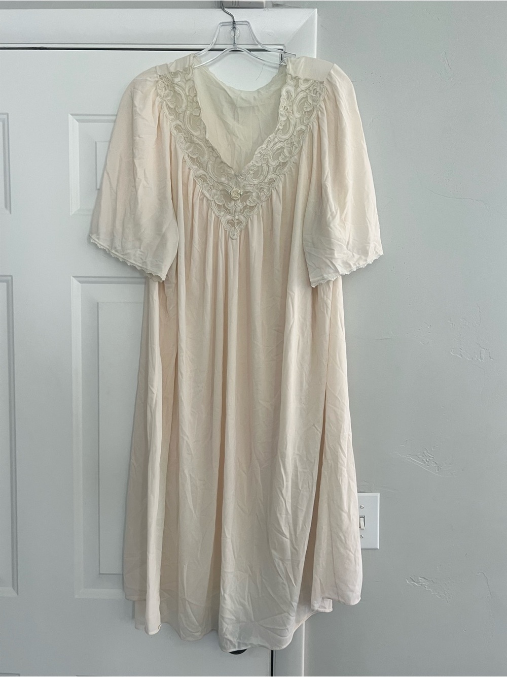 Women's Cream Lace-Trim Nightgown - Soft Flowing Sleepdress